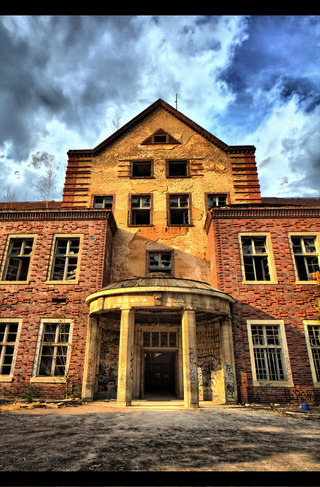 Illustration for article titled Haunting Images Of The Abandoned Hospital Where Hitler Once Convalesced